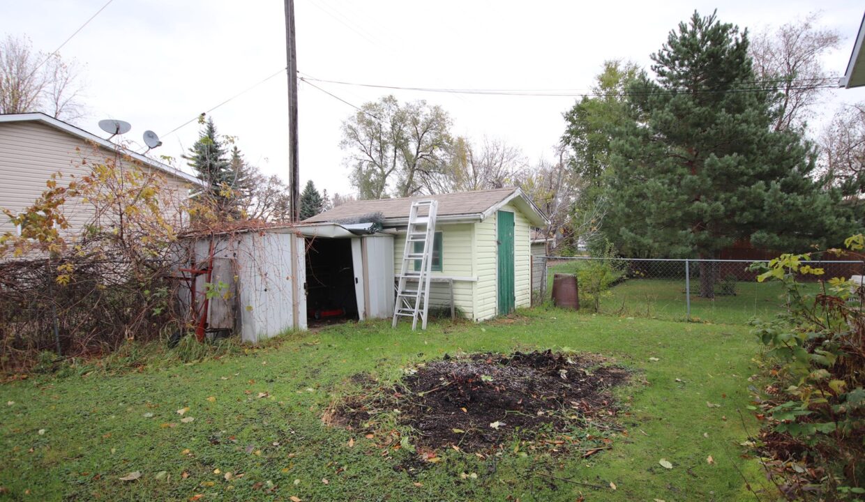 Armstrong 65 4th St NW Carman SIZED (15)