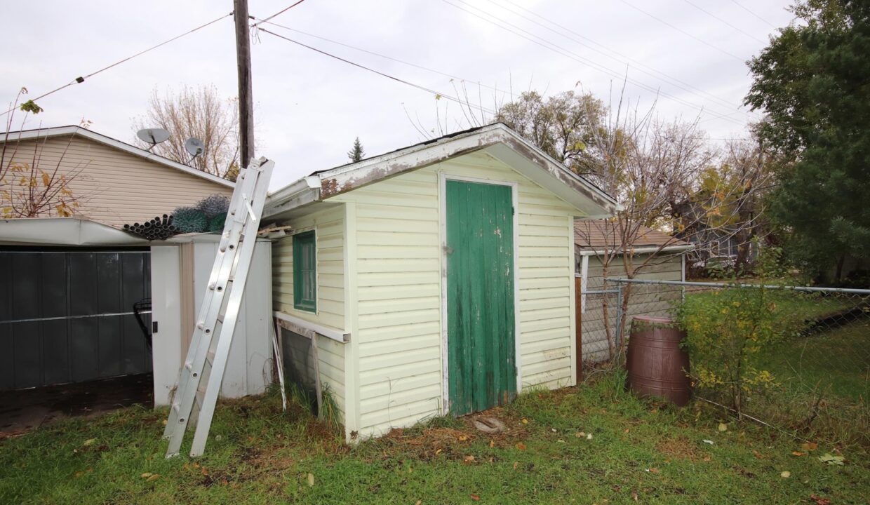 Armstrong 65 4th St NW Carman SIZED (17)