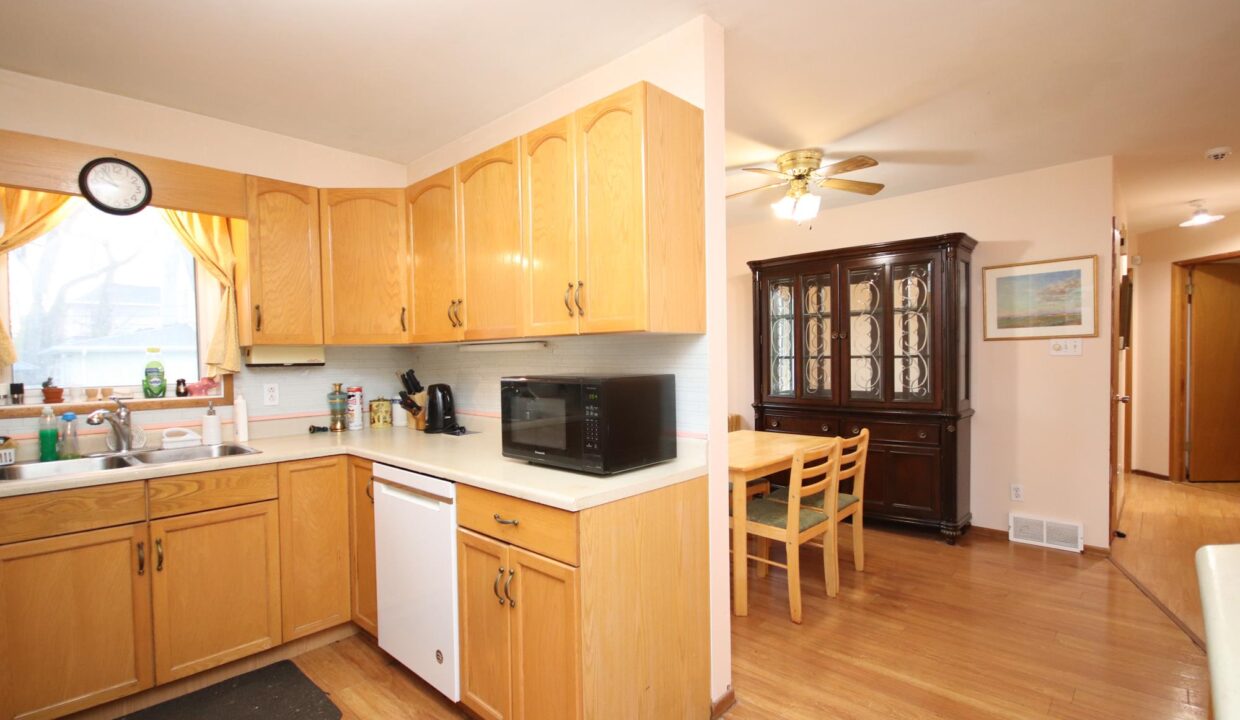 Armstrong 65 4th St NW Carman SIZED (30)