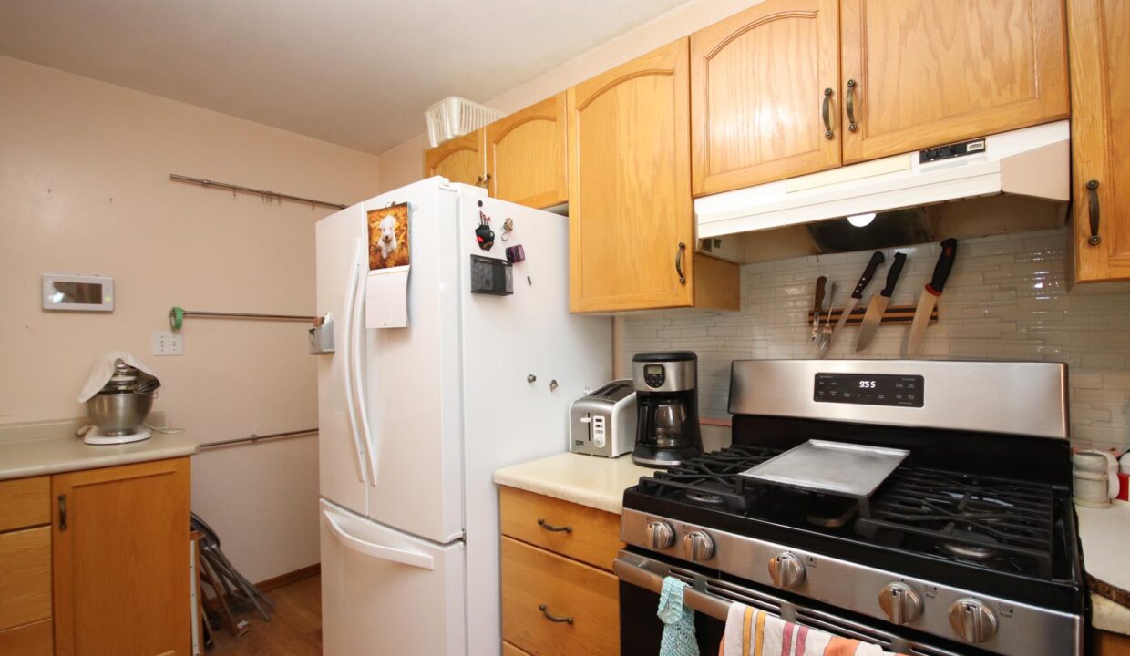 Armstrong 65 4th St NW Carman SIZED (32)