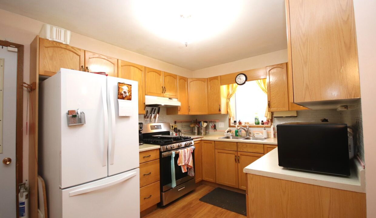 Armstrong 65 4th St NW Carman SIZED (36)