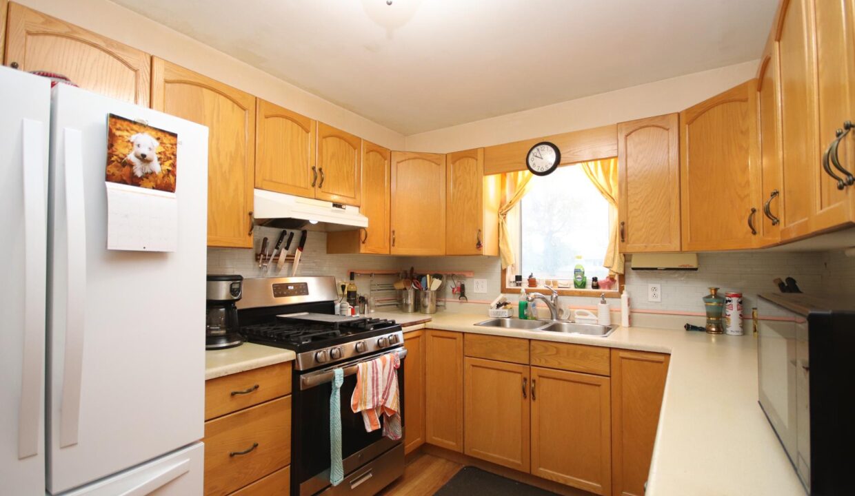 Armstrong 65 4th St NW Carman SIZED (37)