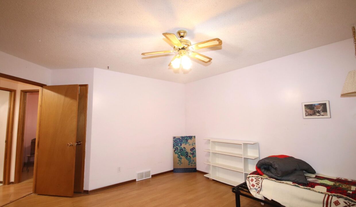 Armstrong 65 4th St NW Carman SIZED (40)