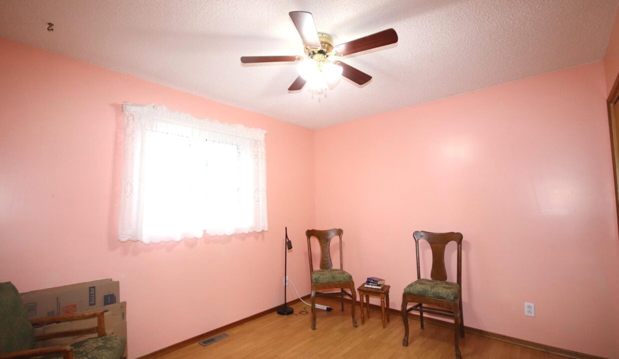 Armstrong 65 4th St NW Carman SIZED (41)