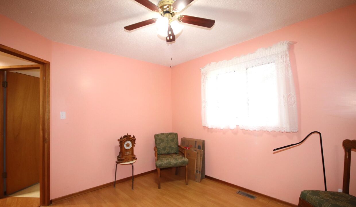 Armstrong 65 4th St NW Carman SIZED (42)