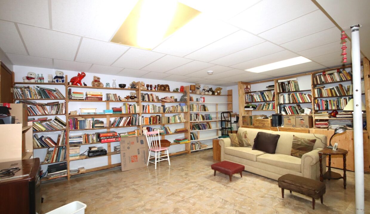 Armstrong 65 4th St NW Carman SIZED (46)