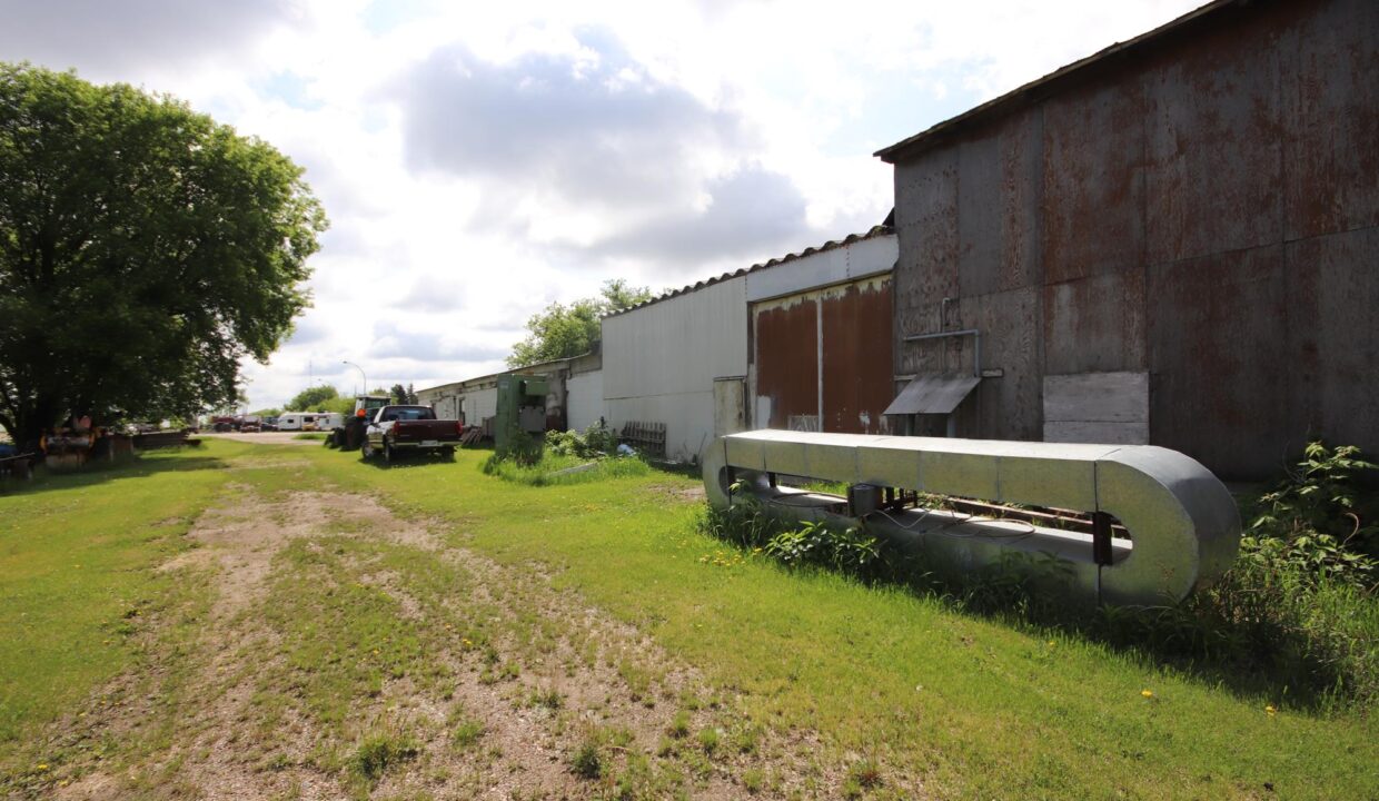 Blade Sized 184 Main St N Carman,MB (23)