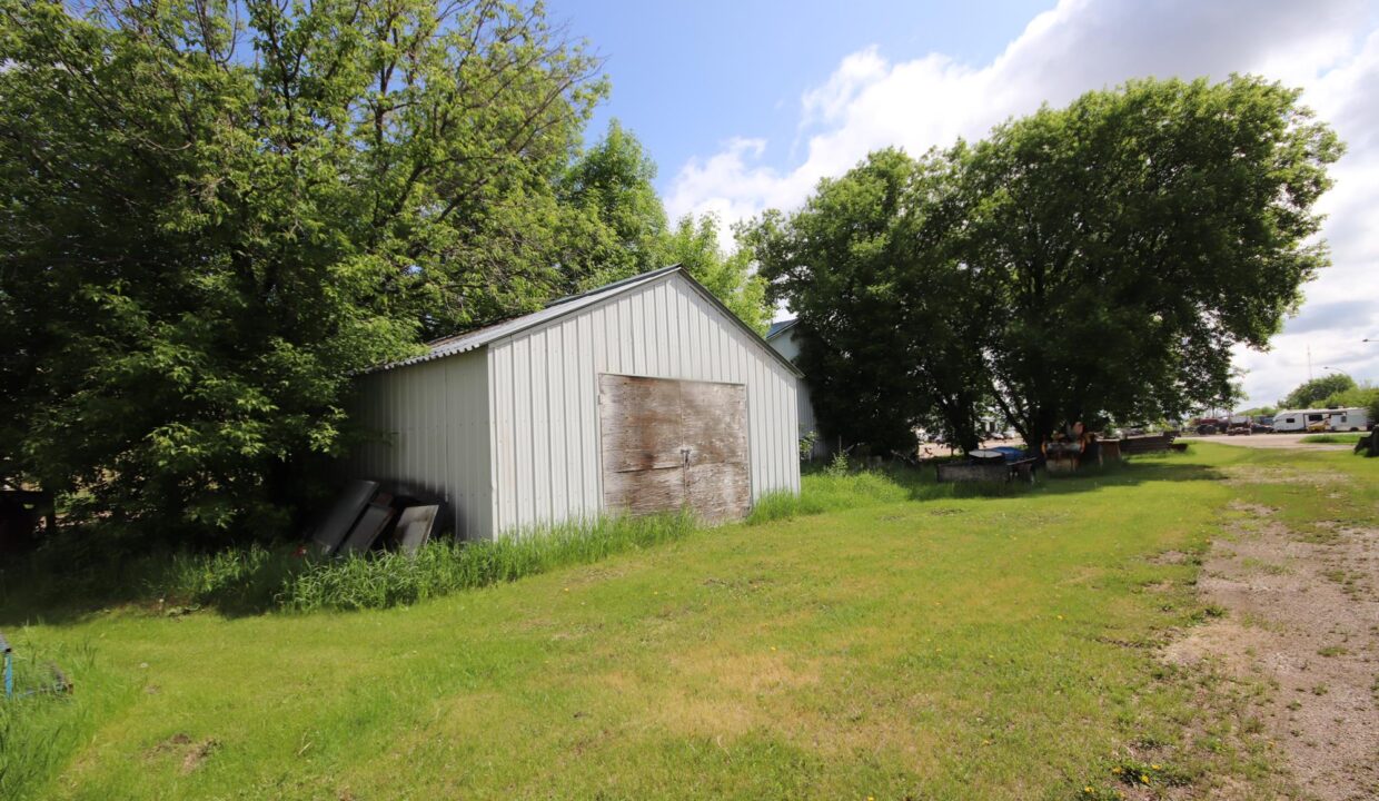 Blade Sized 184 Main St N Carman,MB (32)