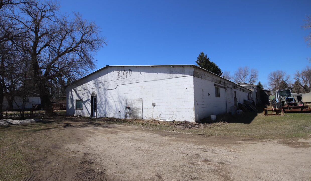 Blayd Sized 184 Main St N Carman (45)