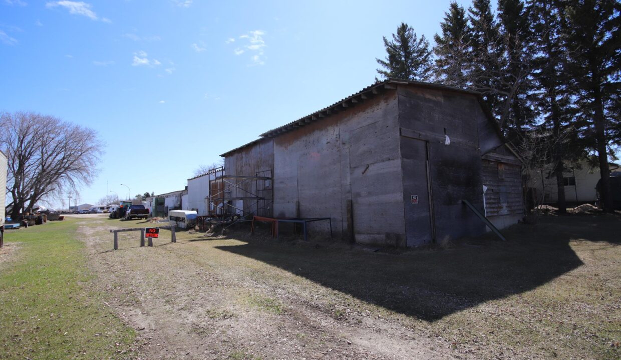 Blayd Sized 184 Main St N Carman (47)