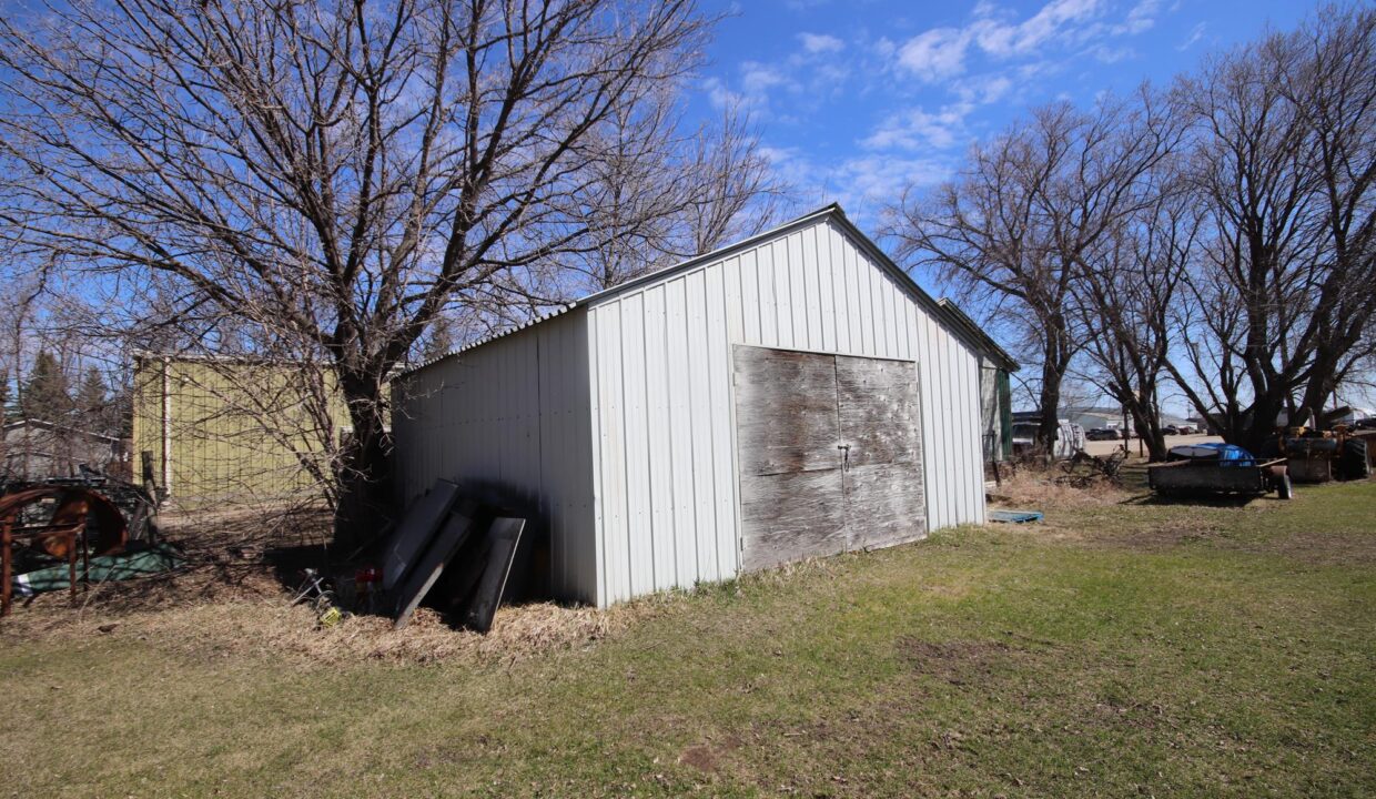 Blayd Sized 184 Main St N Carman (49)