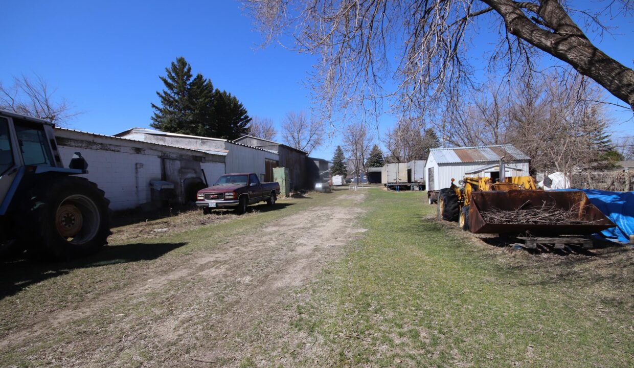 Blayd Sized 184 Main St N Carman (50)