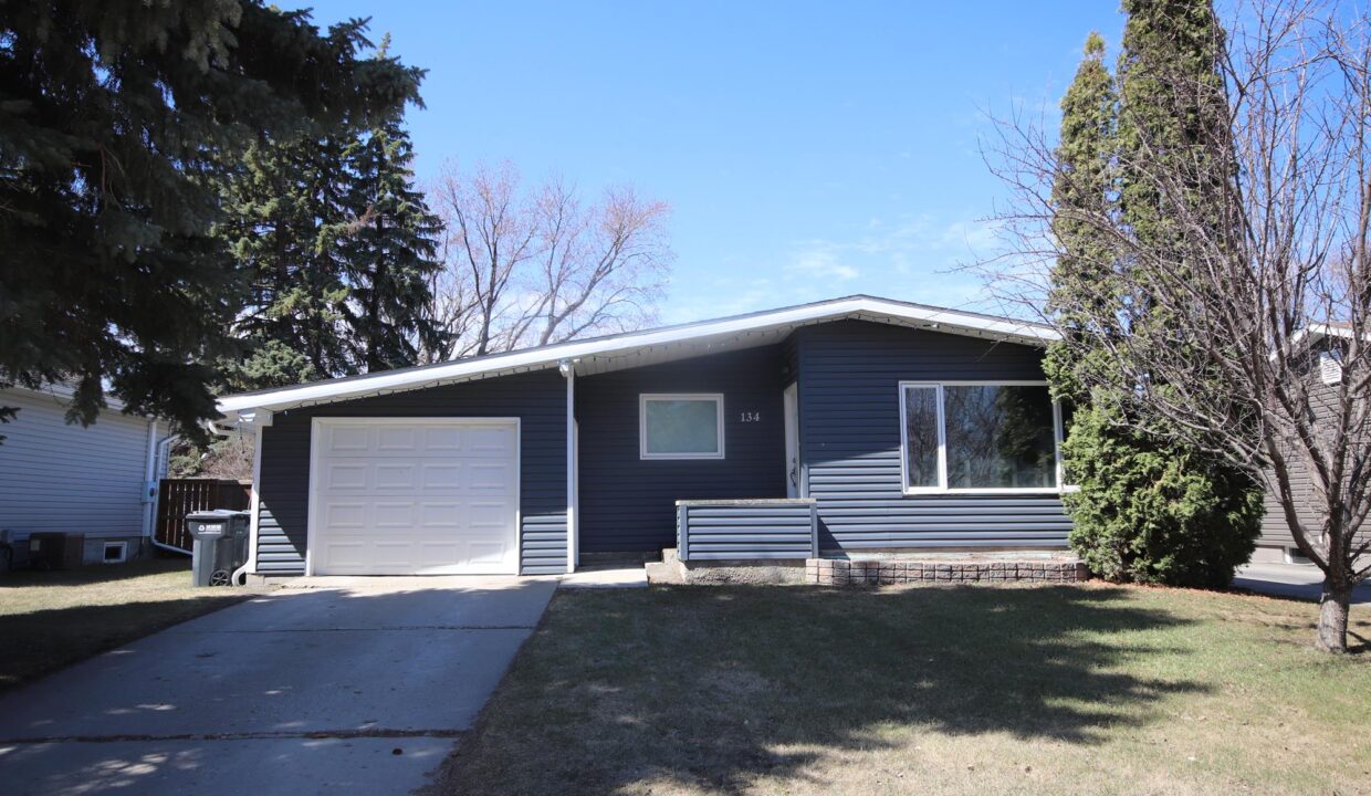 Baron Melissa Sized (1)