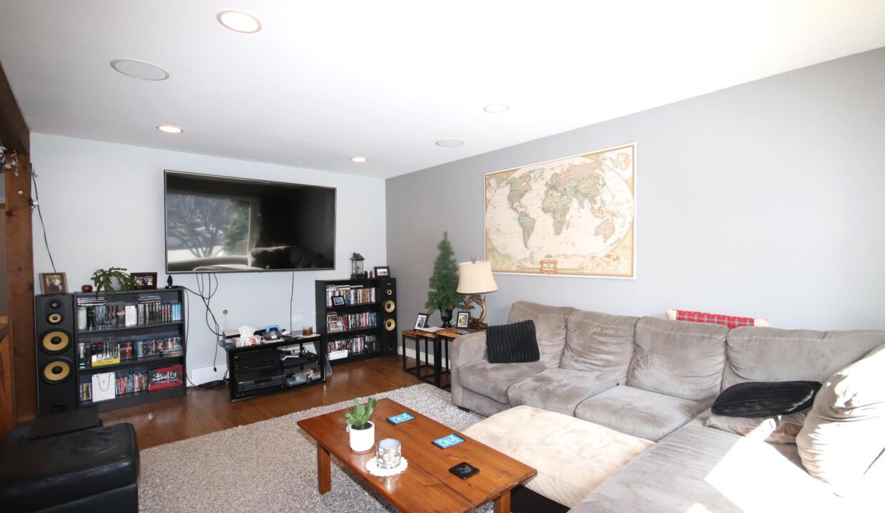 Baron Melissa Sized (32)