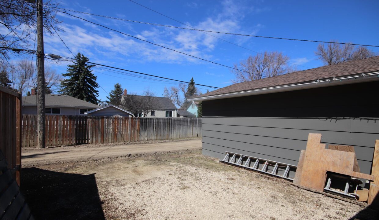 Baron Melissa Sized (6)