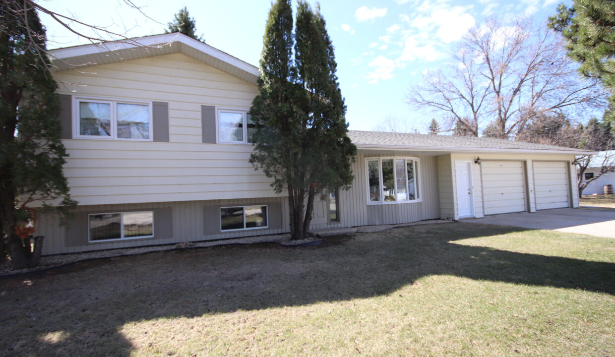 Kohut Nester & Donna 19 Lynwood Place Carman,MB (25)