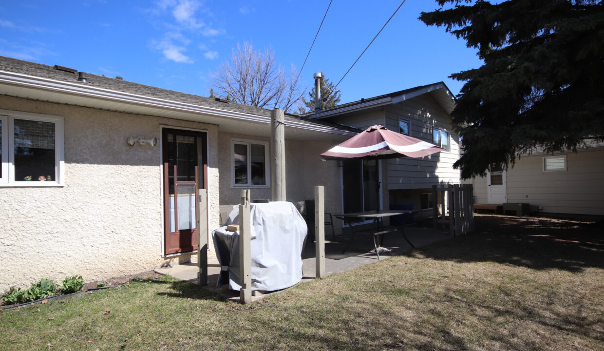 Kohut Nester & Donna 19 Lynwood Place Carman,MB (30)
