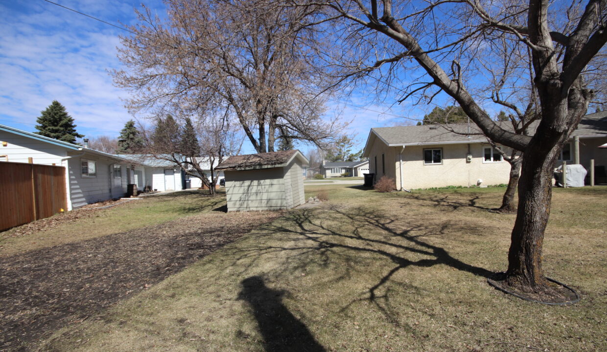 Kohut Nester & Donna 19 Lynwood Place Carman,MB (32)