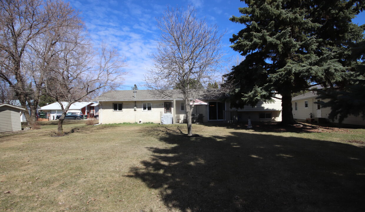 Kohut Nester & Donna 19 Lynwood Place Carman,MB (7)