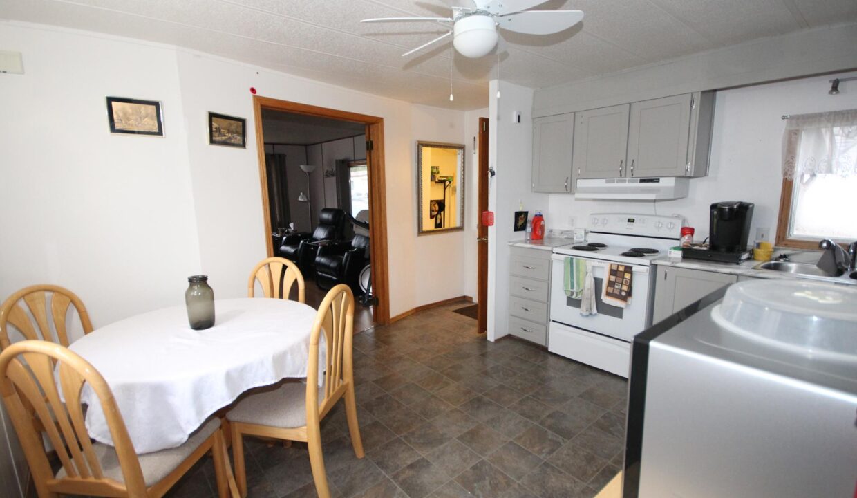 Thiessen 19 Poplar Ave 008