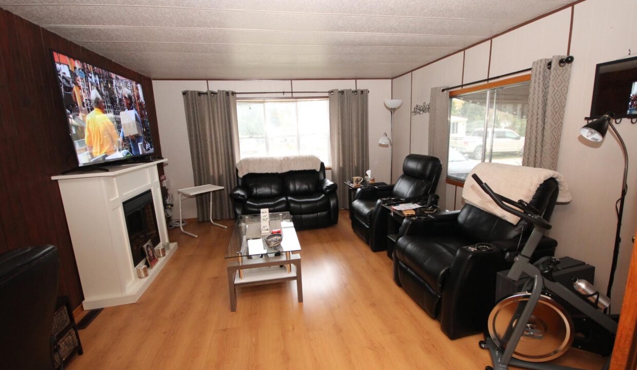 Thiessen 19 Poplar Ave 014