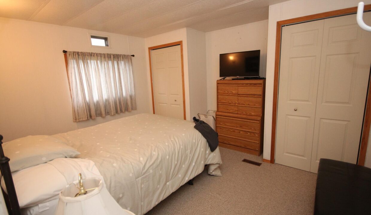 Thiessen 19 Poplar Ave 023